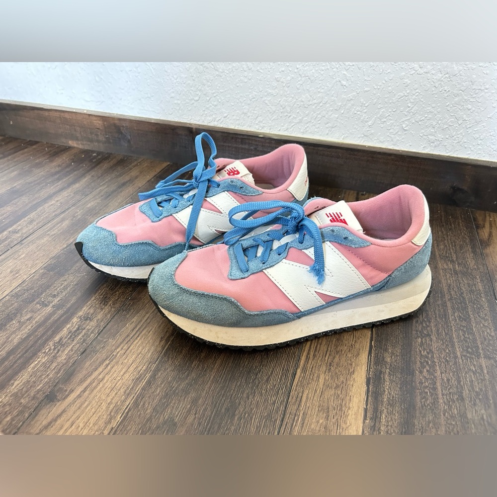 New Balance Women’s Pink and Blue Athletic Tennis Shoes Size 10